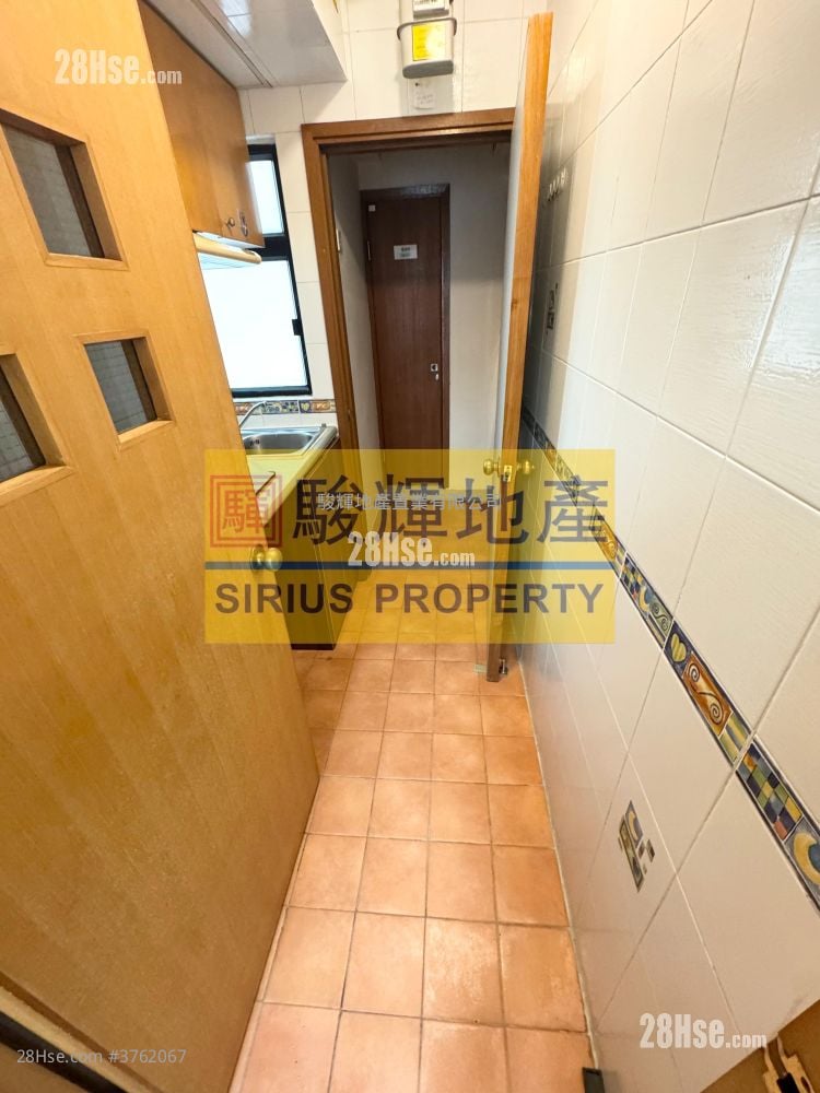 Legend Court Sell 2 Bedrooms , 1 Bathroom 307 ft²