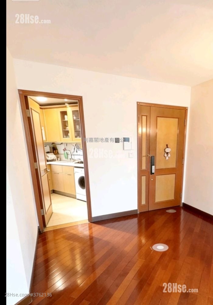 Royal Ascot Sell 3 Bedrooms , 2 Bathrooms 990 ft²