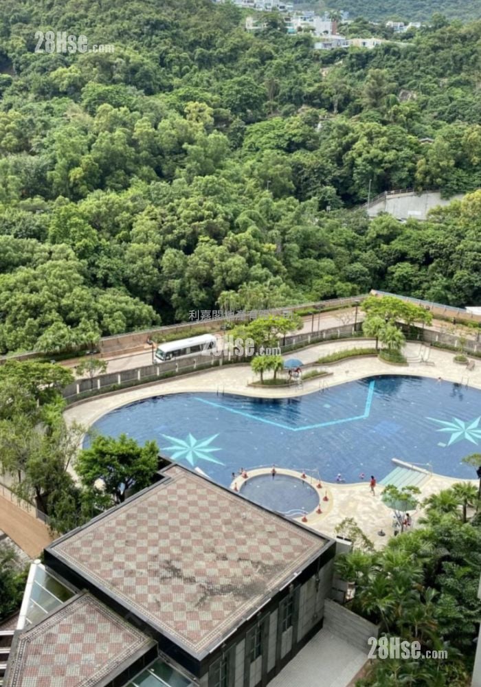 Royal Ascot Sell 3 Bedrooms , 2 Bathrooms 990 ft²