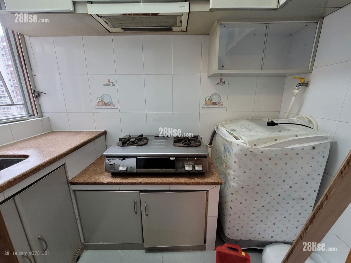 銀輝大廈 租盤 3 房 , 1 浴室 361 平方呎