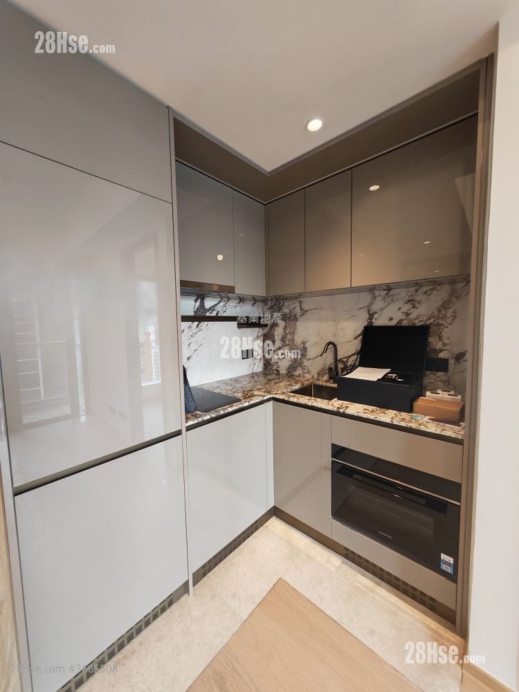 高临 租盘 2 房 385 平方尺