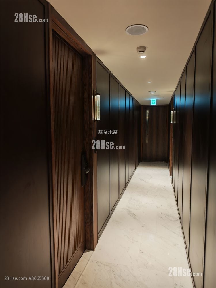 高临 租盘 2 房 385 平方尺