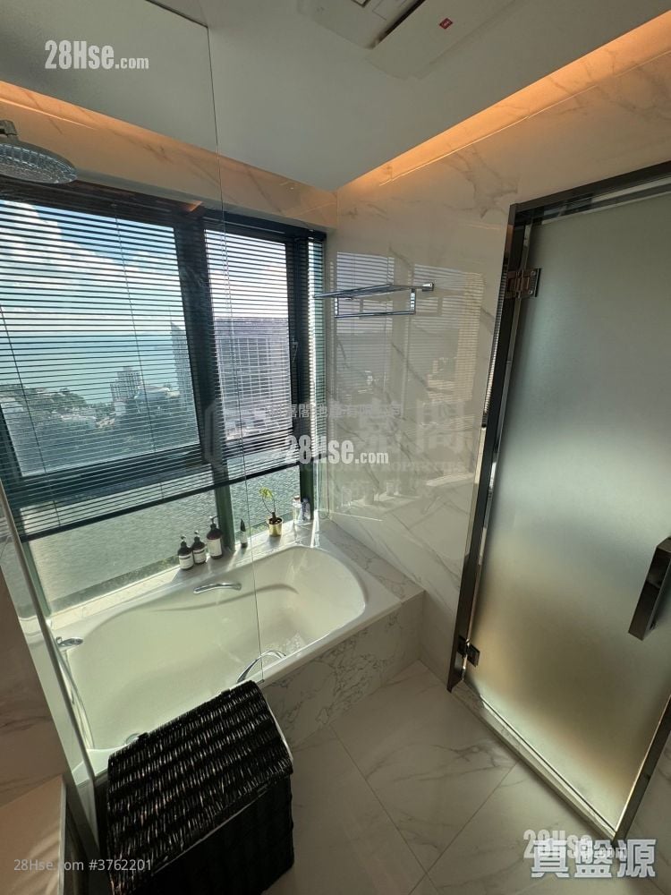 Royalton Sell 3 Bedrooms 1,184 ft²