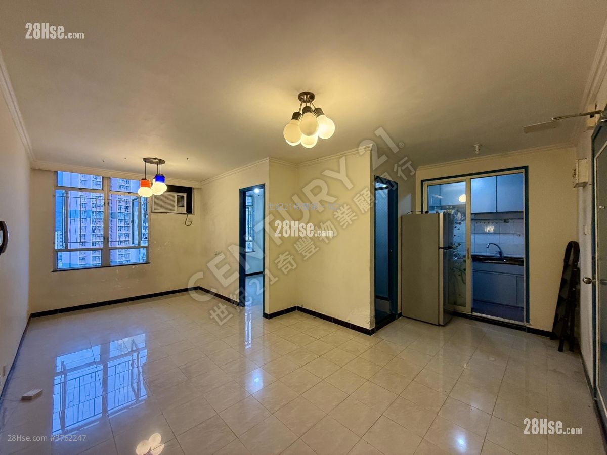 Kam Fung Court Sell 2 Bedrooms , 1 Bathroom 536 ft²