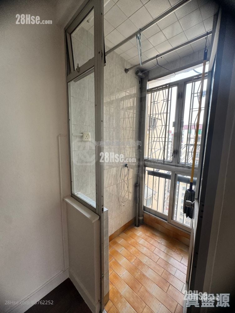 Mei Foo Sun Chuen Sell 3 Bedrooms , 1 Bathroom 654 ft²