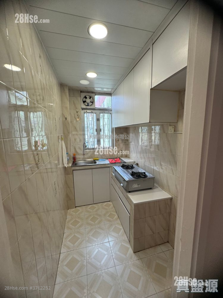 Mei Foo Sun Chuen Sell 3 Bedrooms , 1 Bathroom 654 ft²