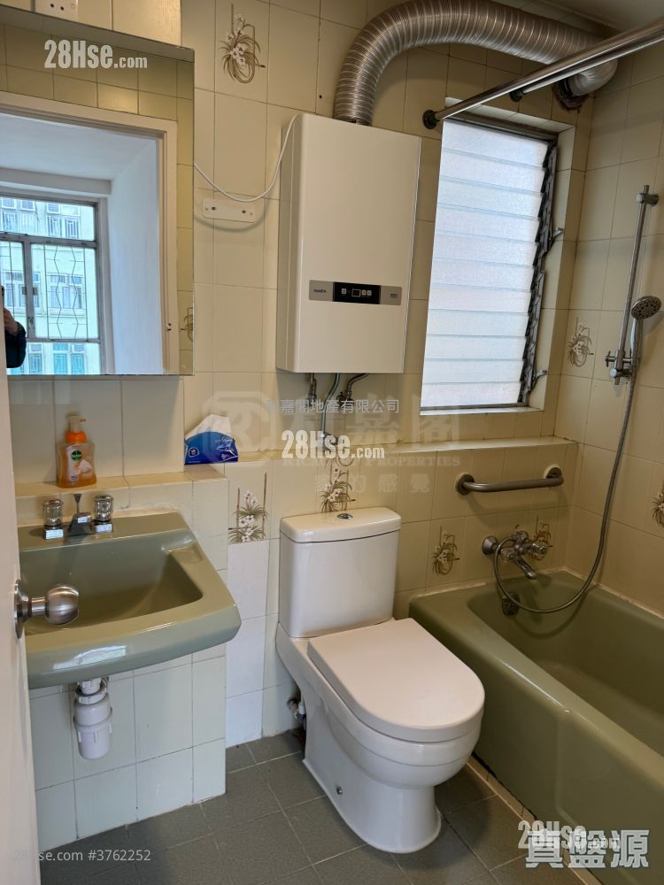 Mei Foo Sun Chuen Sell 3 Bedrooms , 1 Bathroom 654 ft²