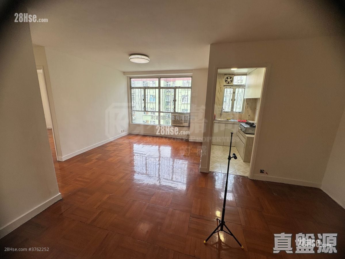 Mei Foo Sun Chuen Sell 3 Bedrooms , 1 Bathroom 654 ft²