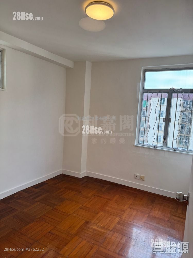 Mei Foo Sun Chuen Sell 3 Bedrooms , 1 Bathroom 654 ft²