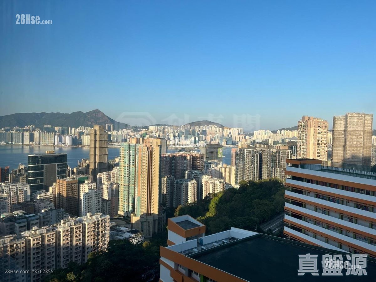 Summit Court Sell 3 Bedrooms , 2 Bathrooms 1,407 ft²