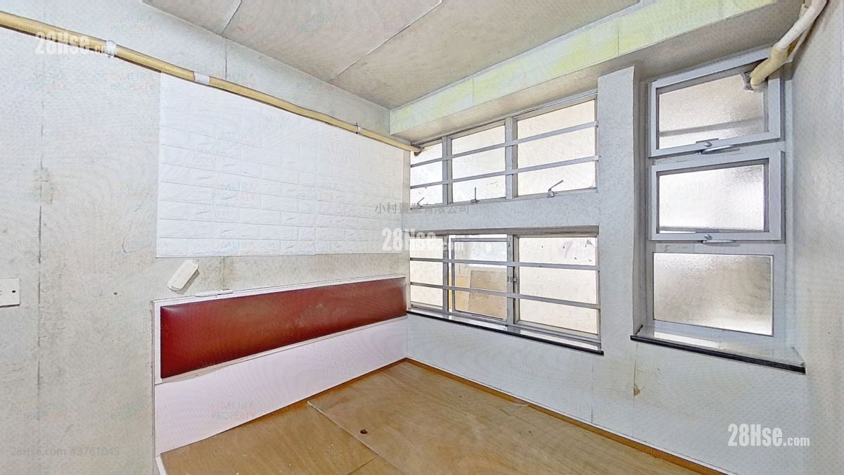 bedroom 2: Yau Ma Hom Village Sell 3 Bedrooms , 2 Bathrooms 605 ft²