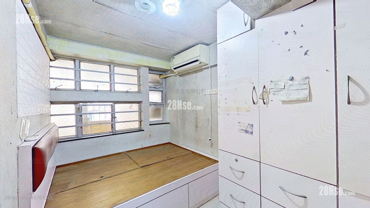 bedroom 2: Yau Ma Hom Village Sell 3 Bedrooms , 2 Bathrooms 605 ft²