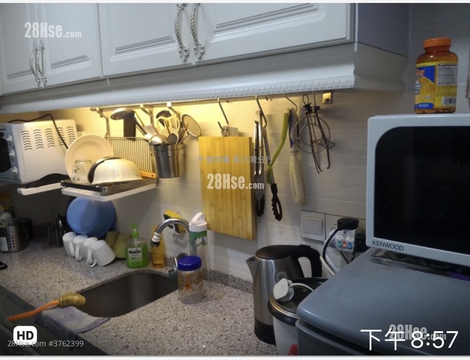 Golden Court Sell 2 Bedrooms , 1 Bathroom 329 ft²