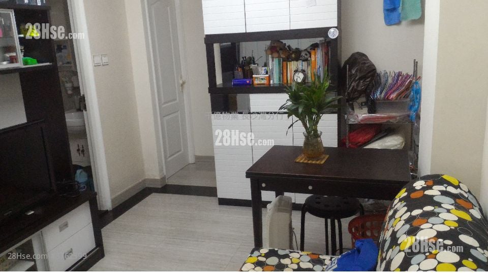 Golden Court Sell 2 Bedrooms , 1 Bathroom 329 ft²