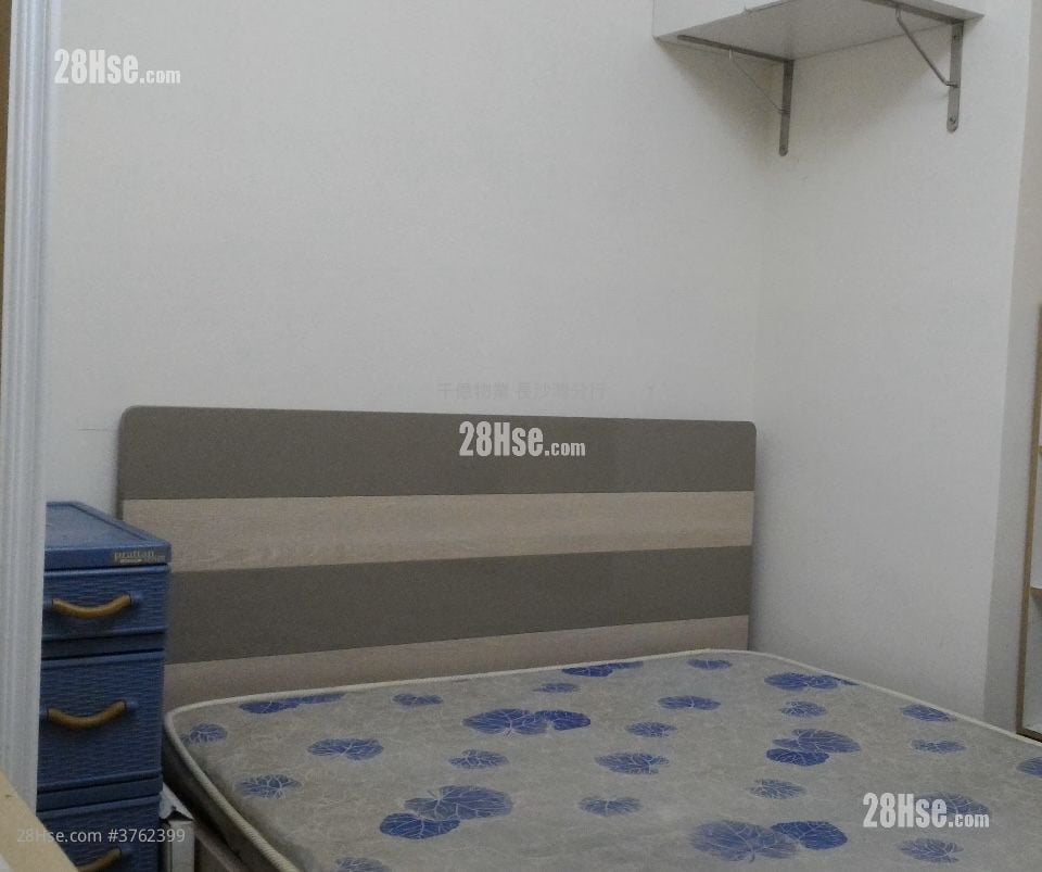 Golden Court Sell 2 Bedrooms , 1 Bathroom 329 ft²