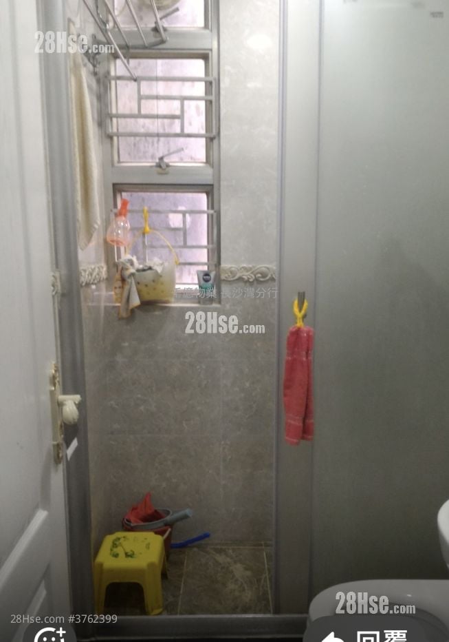 Golden Court Sell 2 Bedrooms , 1 Bathroom 329 ft²