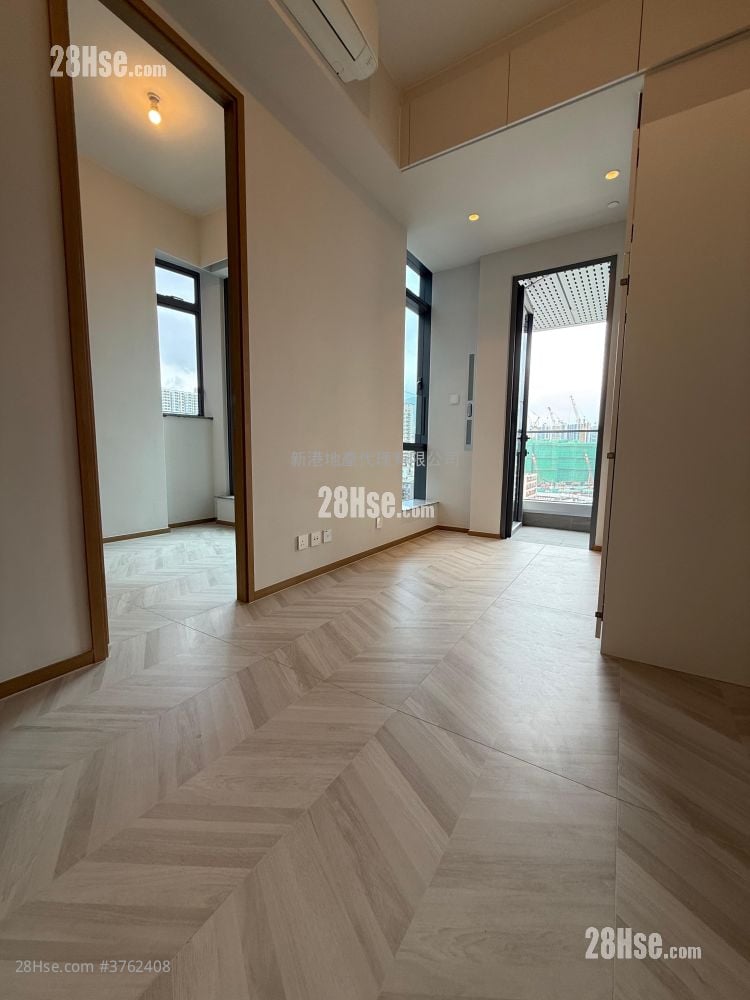 Eight Southpark Sell 262 ft²