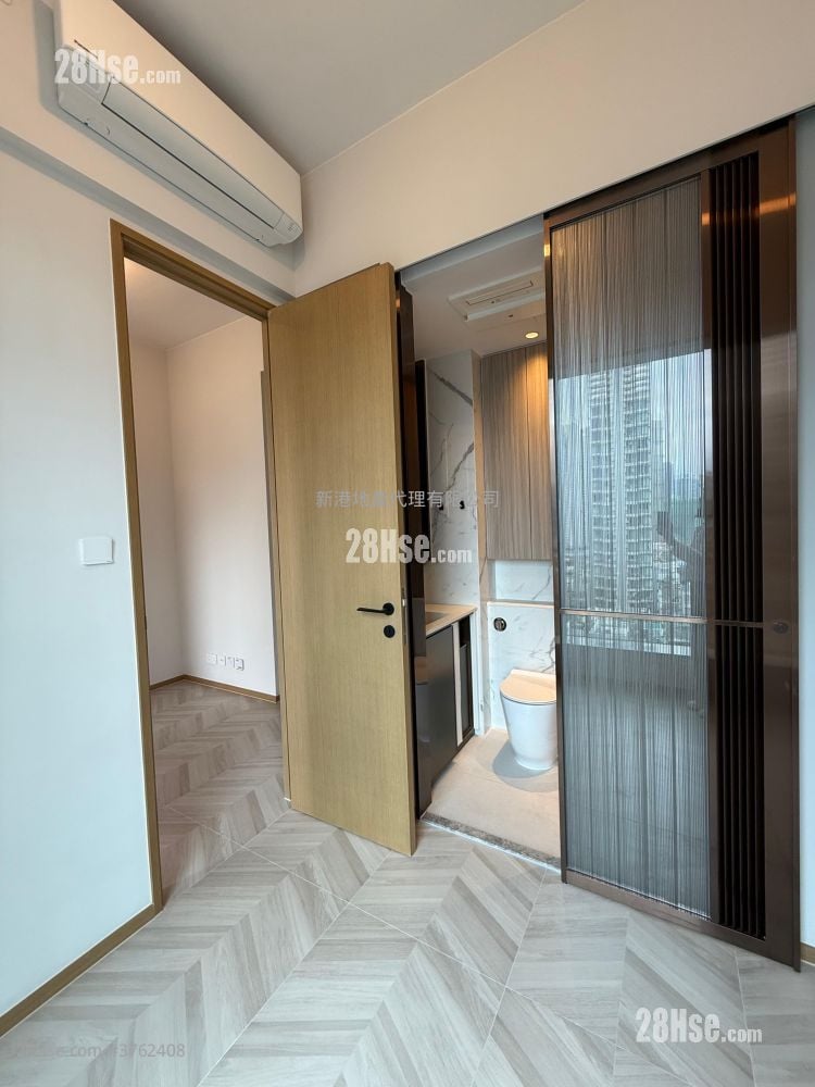 Eight Southpark Sell 262 ft²