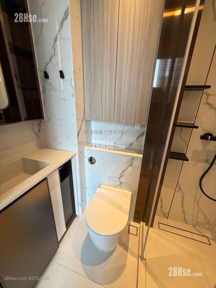 Eight Southpark Sell 262 ft²