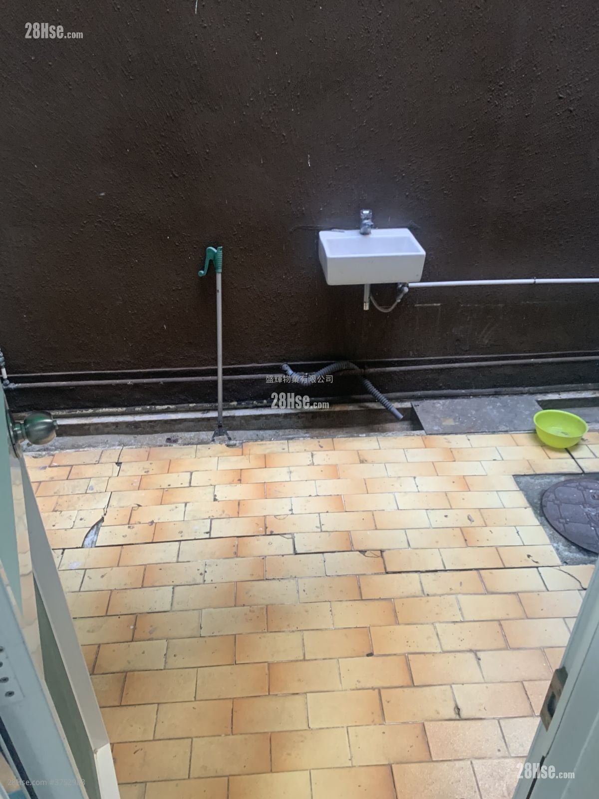 Greenview Court Rental 119 ft²