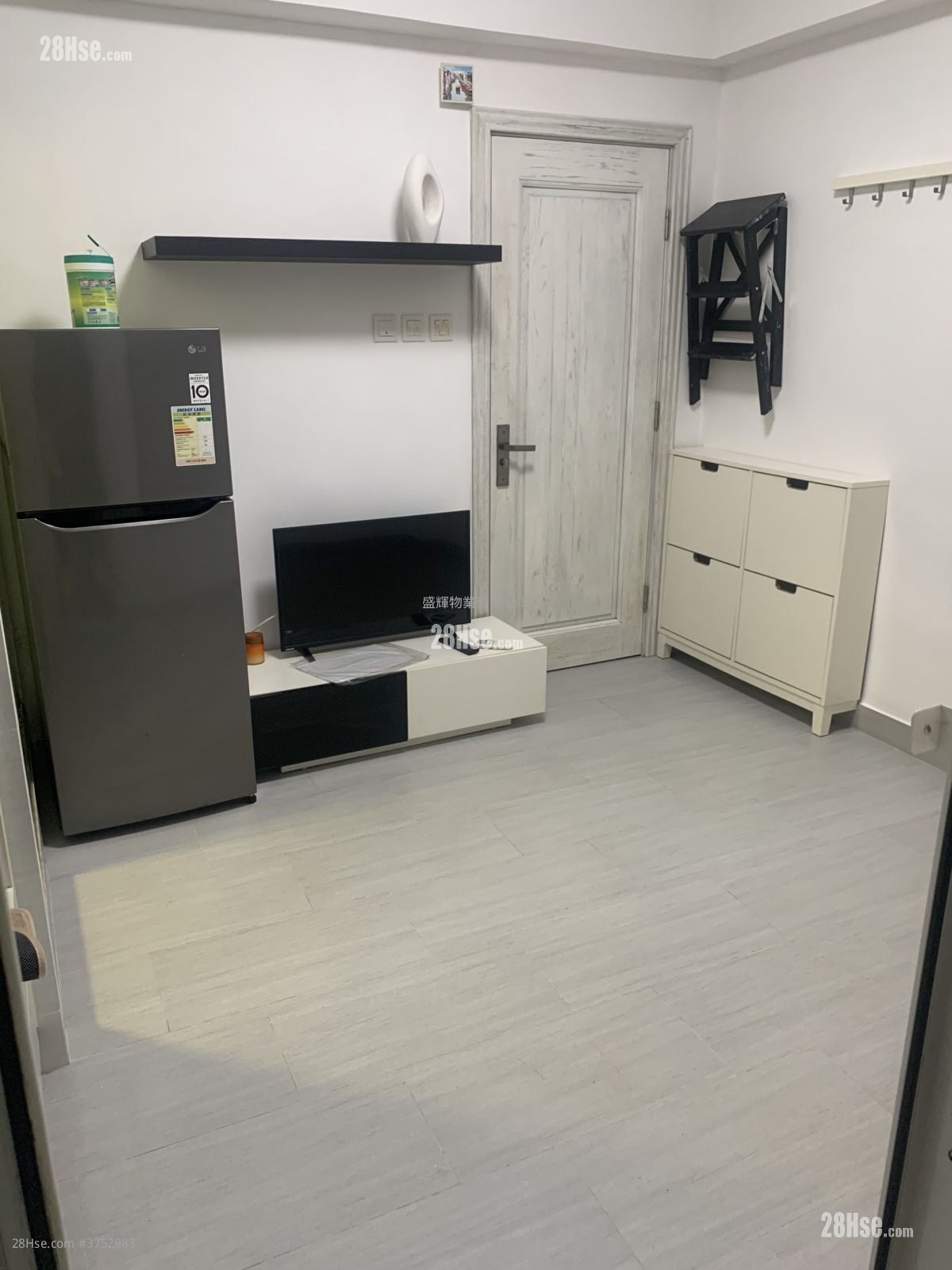 Greenview Court Rental 119 ft²