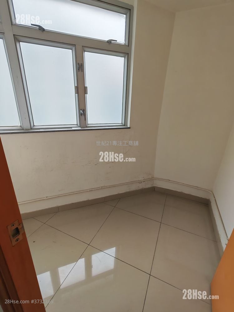 九龙湾工业中心 租盘 700 平方尺