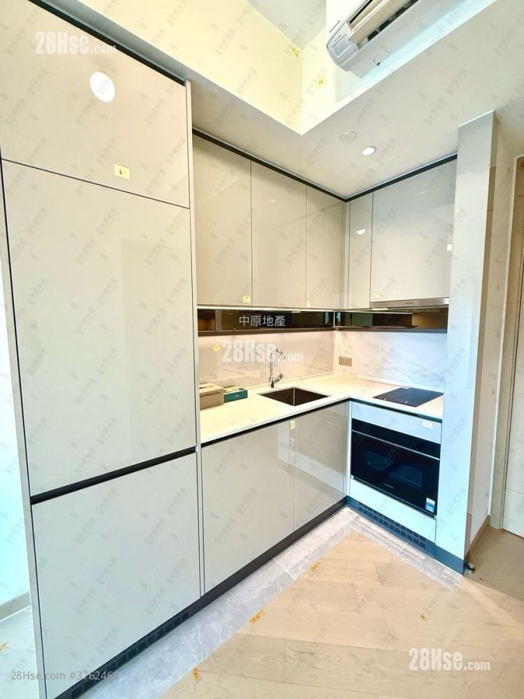 kitchen: Grand Mayfair  Sell 1 Bedroom 355 ft²