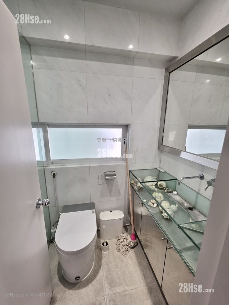 单幢楼房 租盘 3 房 , 2 浴室 684 平方尺