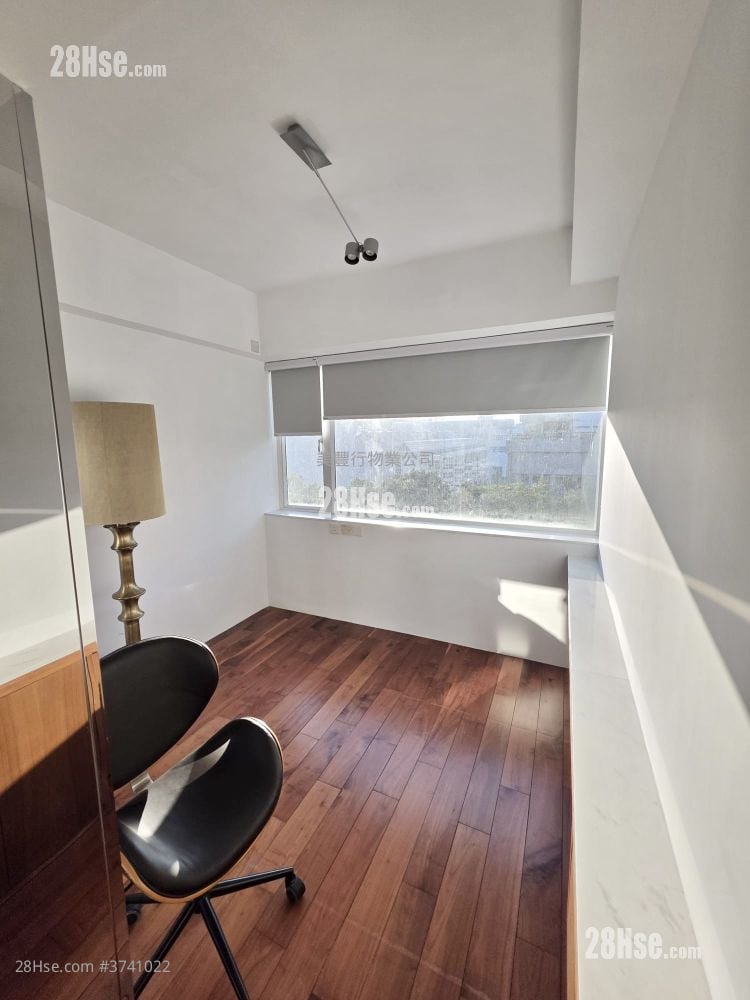 单幢楼房 租盘 3 房 , 2 浴室 684 平方尺