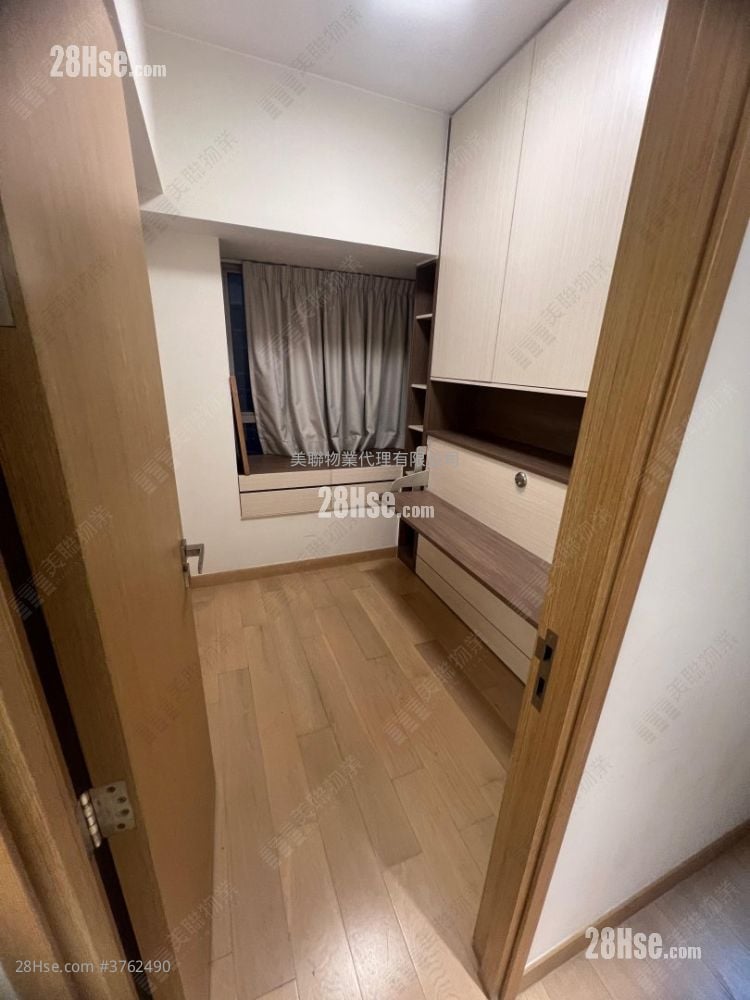 Peninsula East Sell 2 Bedrooms 520 ft²