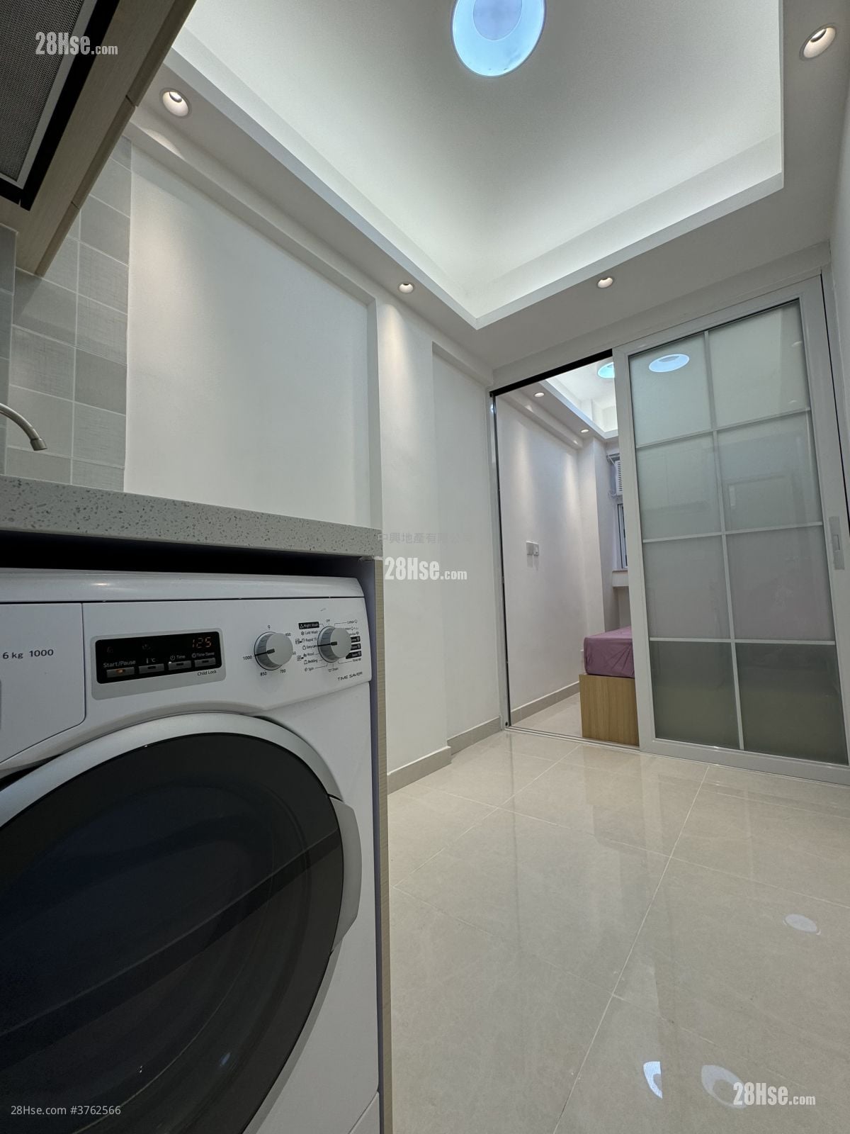 Man Wai Building Sell 4 Bedrooms 665 ft²