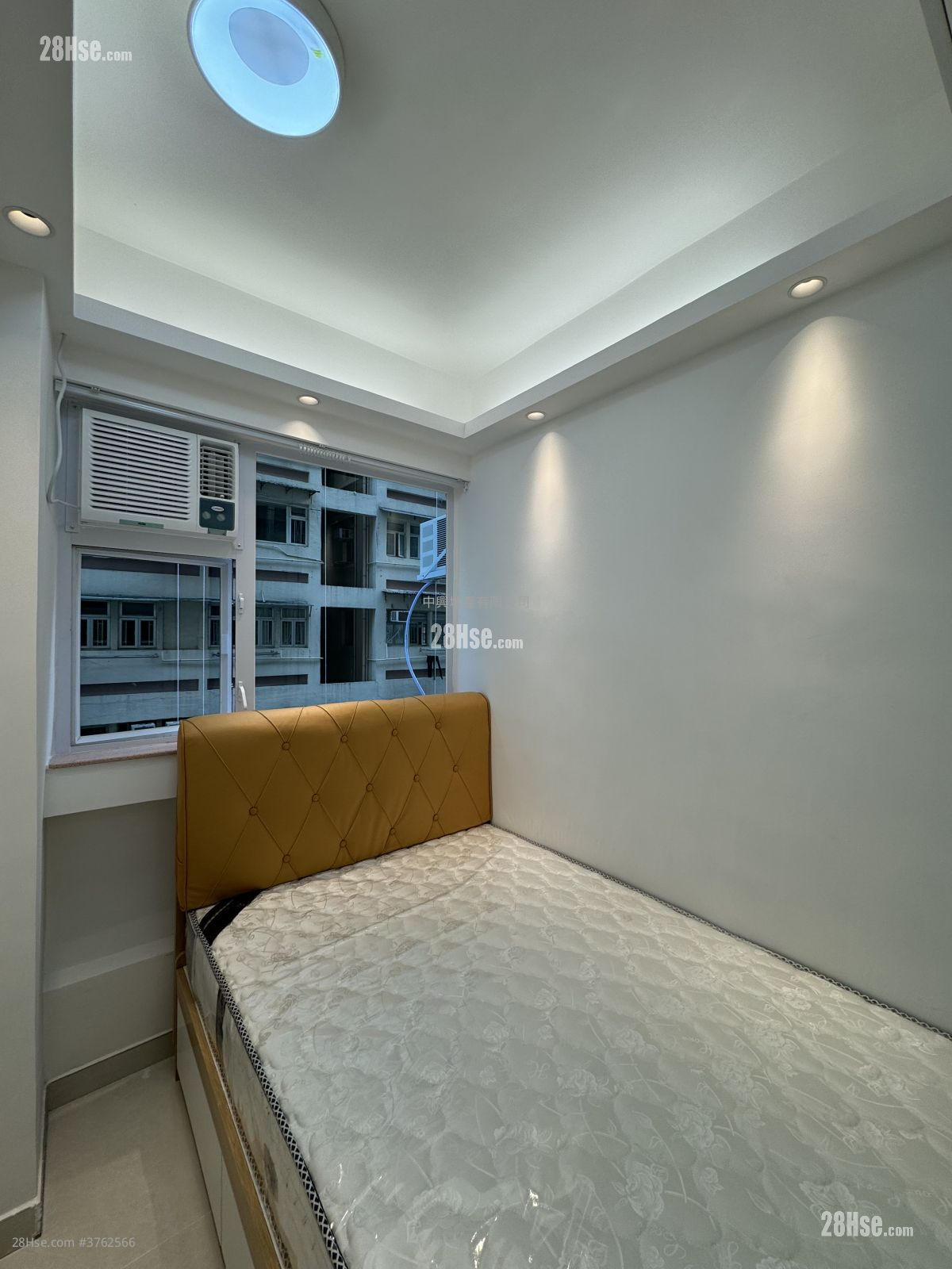 Man Wai Building Sell 4 Bedrooms 665 ft²