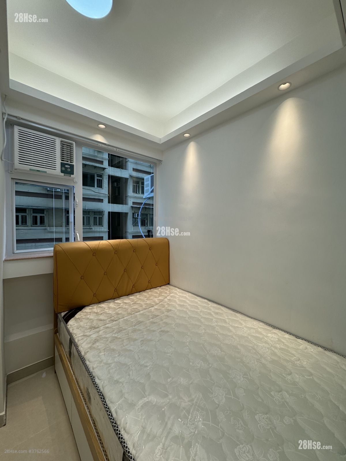 Man Wai Building Sell 4 Bedrooms 665 ft²