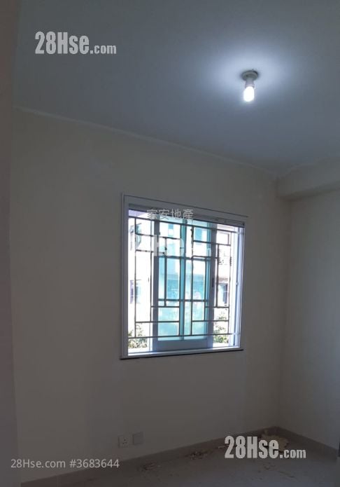 村屋 租盤 3 房 , 1 浴室 700 平方呎