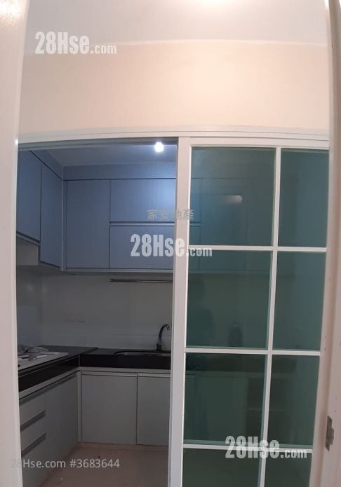 村屋 租盤 3 房 , 1 浴室 700 平方呎