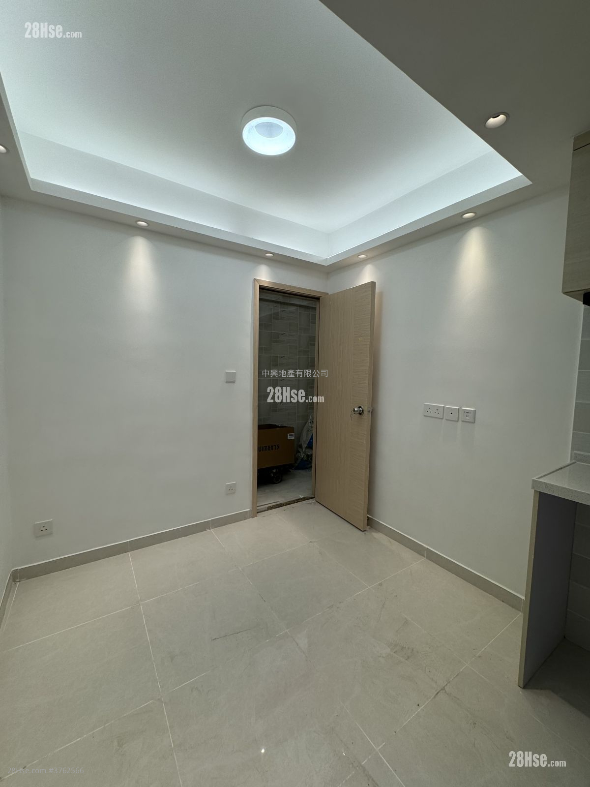 Man Wai Building Sell 4 Bedrooms 665 ft²