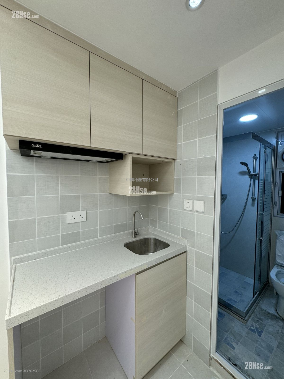 Man Wai Building Sell 4 Bedrooms 665 ft²