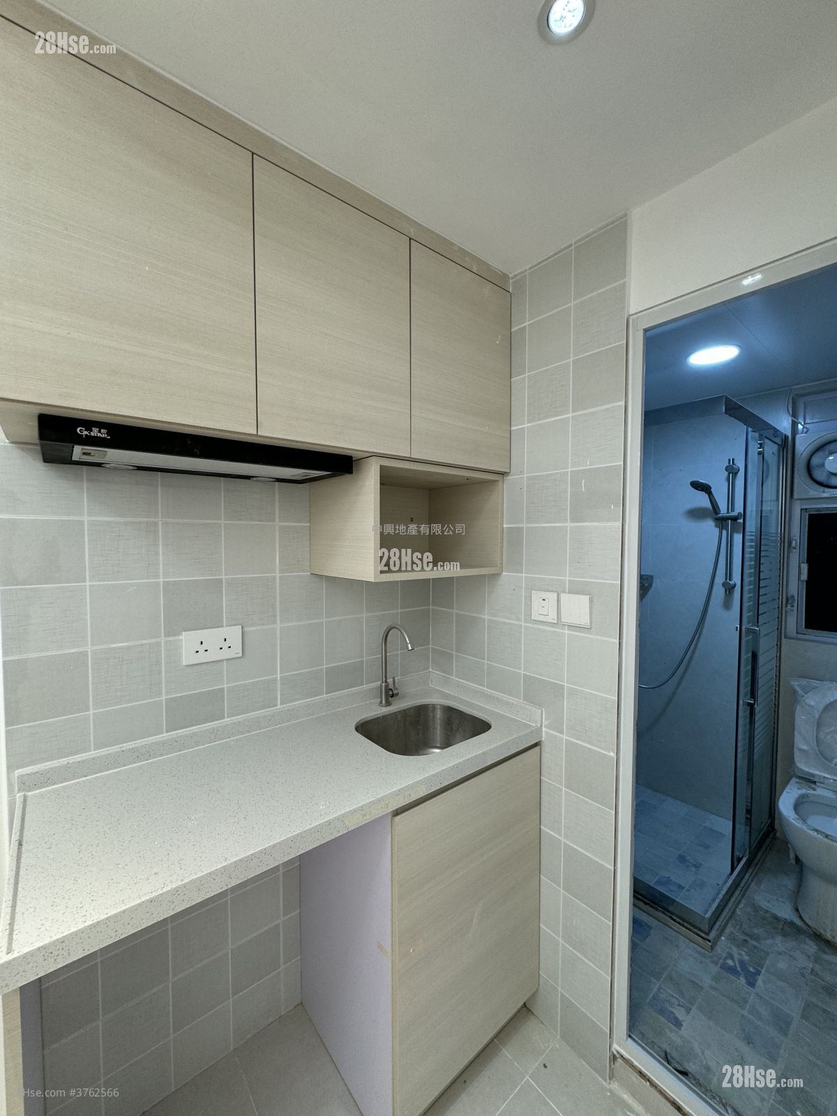 Man Wai Building Sell 4 Bedrooms 665 ft²