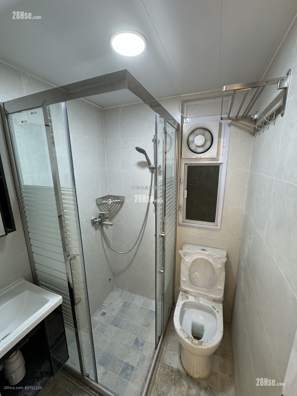 Man Wai Building Sell 4 Bedrooms 665 ft²