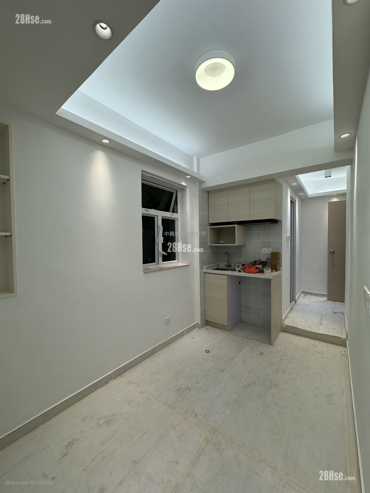 Man Wai Building Sell 4 Bedrooms 665 ft²