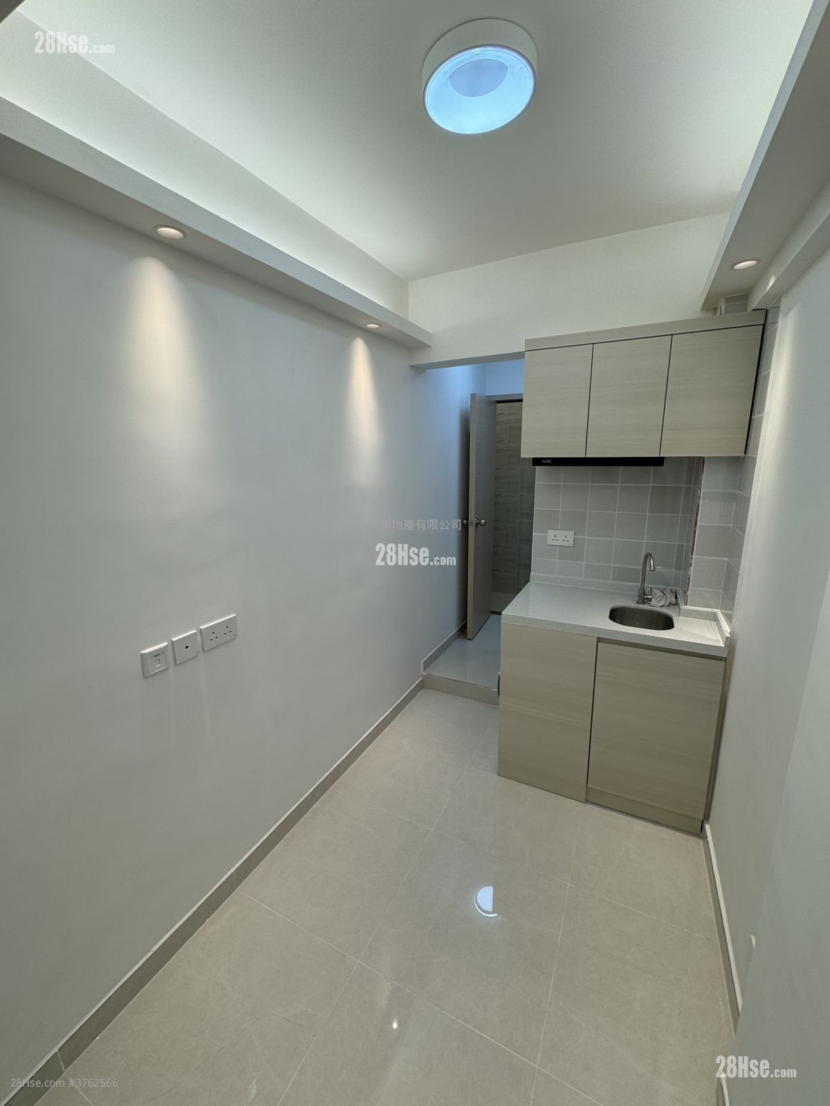 Man Wai Building Sell 4 Bedrooms 665 ft²