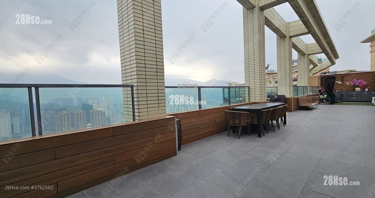 天台: 御龙山 售盘 4 房 , 4 浴室 1,555 平方尺