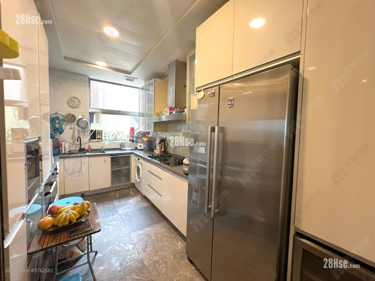 厨房: 御龙山 售盘 4 房 , 4 浴室 1,555 平方尺