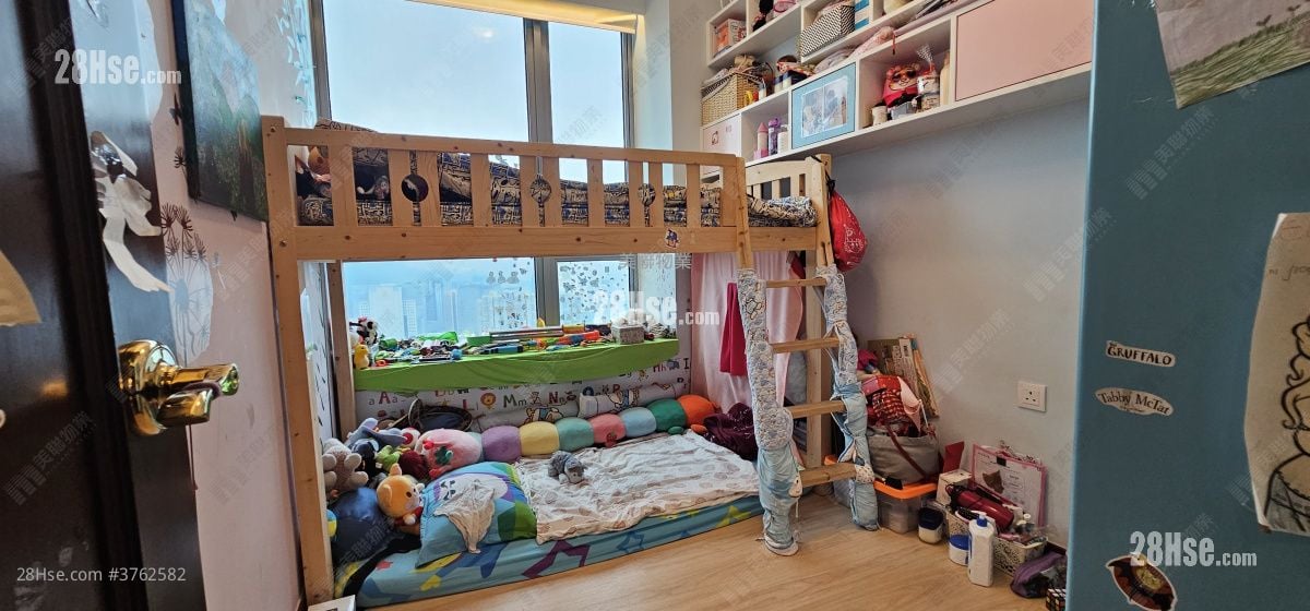 睡房 3: 御龙山 售盘 4 房 , 4 浴室 1,555 平方尺