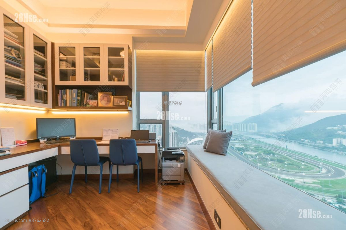 睡房 2: 御龙山 售盘 4 房 , 4 浴室 1,555 平方尺