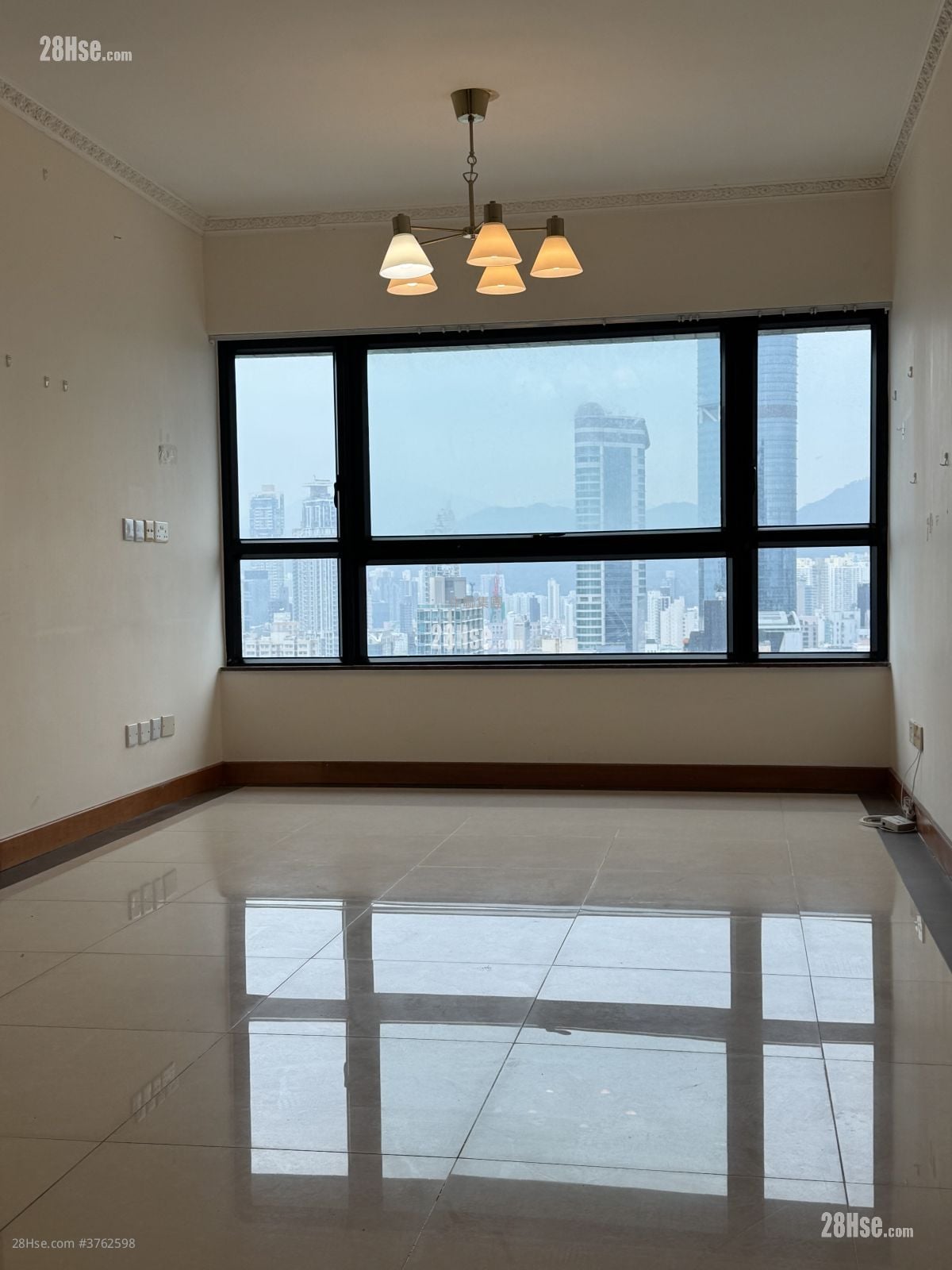 窩打老道8號 售盤 3 房 , 1 浴室 581 平方呎