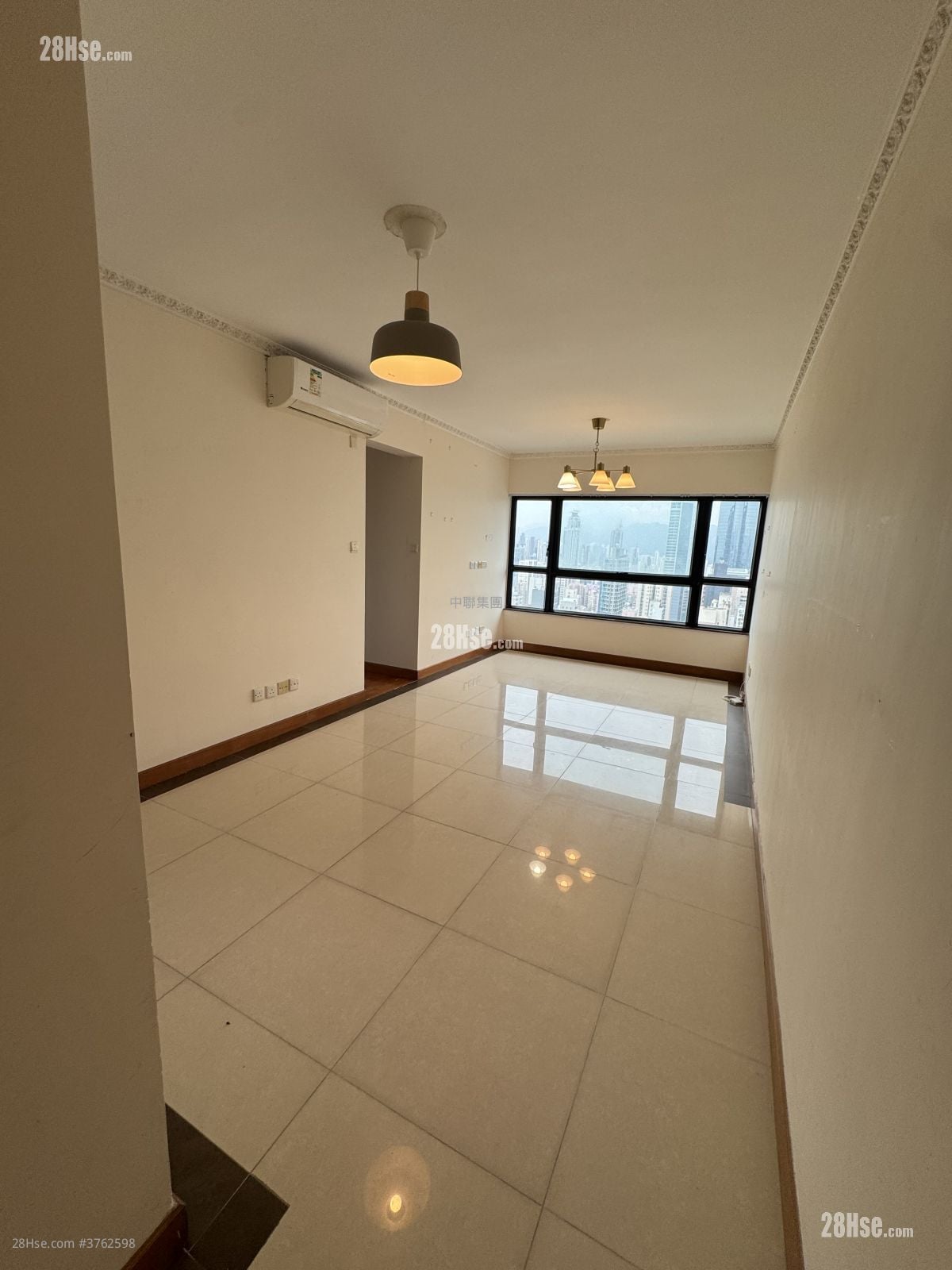 窩打老道8號 售盤 3 房 , 1 浴室 581 平方呎