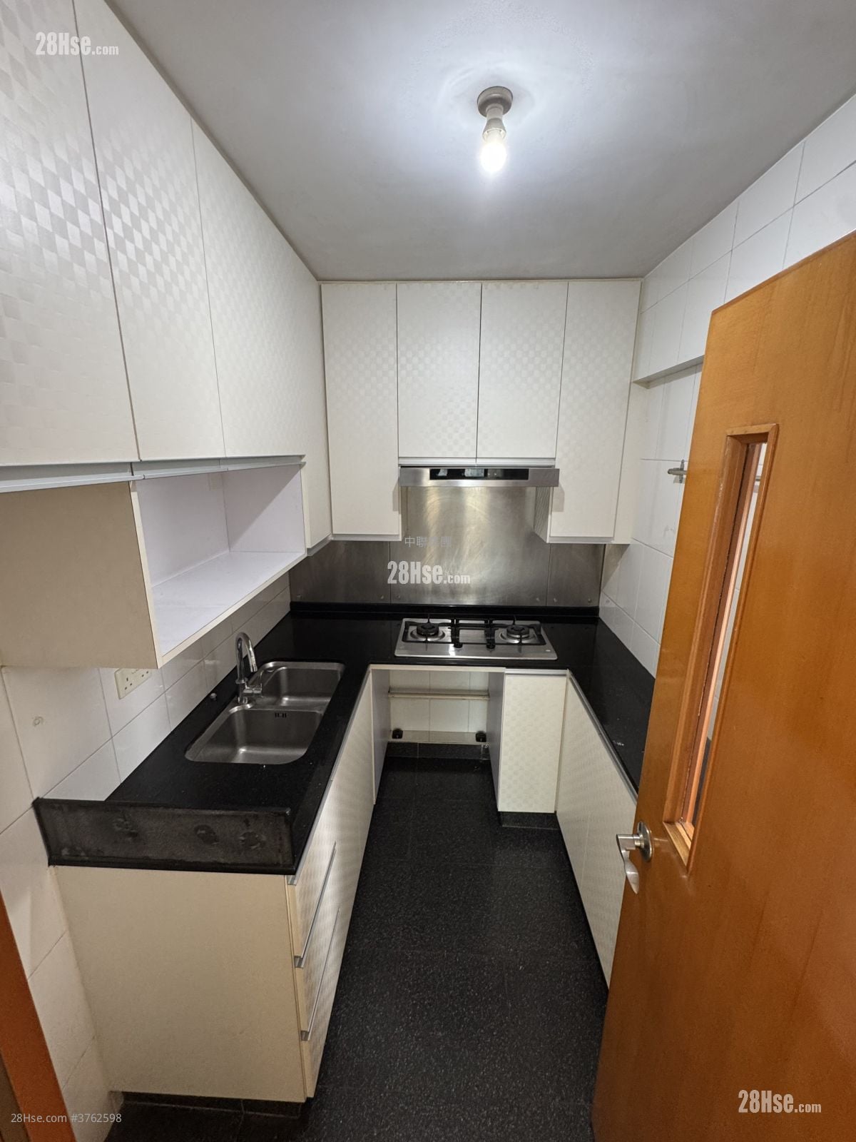 窩打老道8號 售盤 3 房 , 1 浴室 581 平方呎