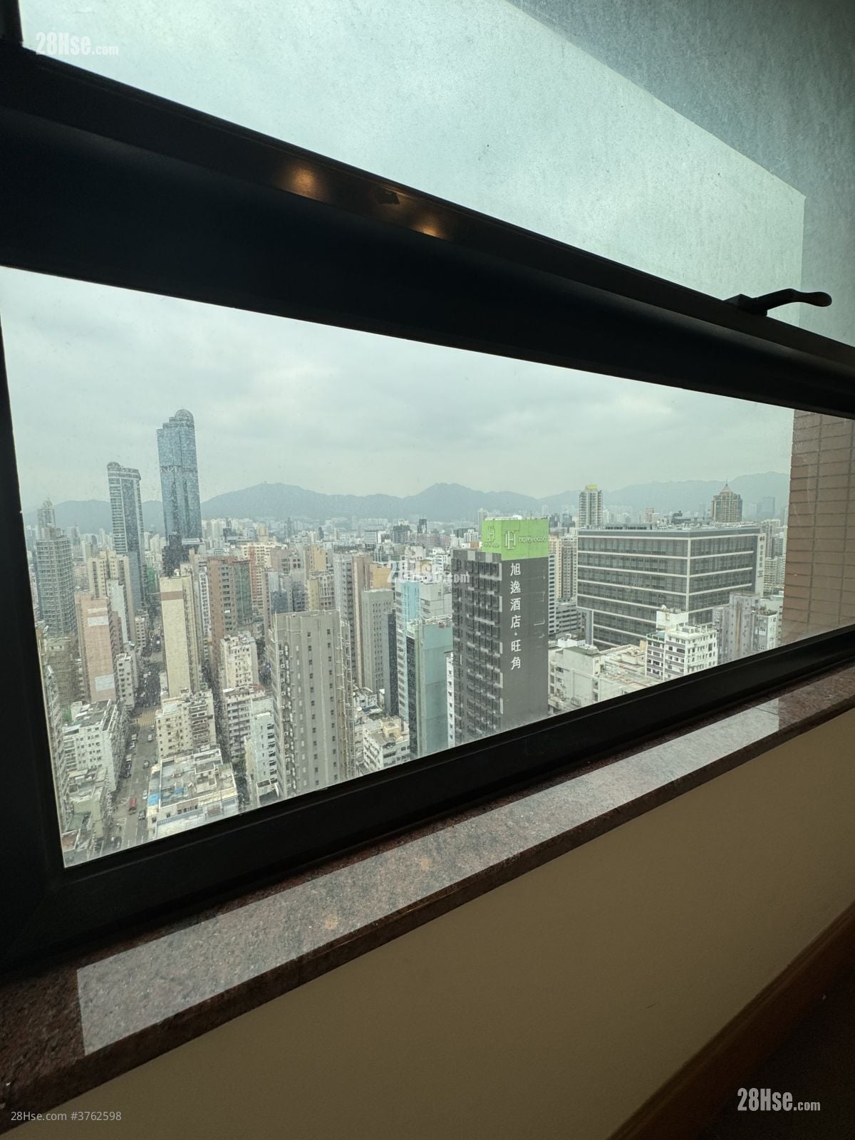 窩打老道8號 售盤 3 房 , 1 浴室 581 平方呎