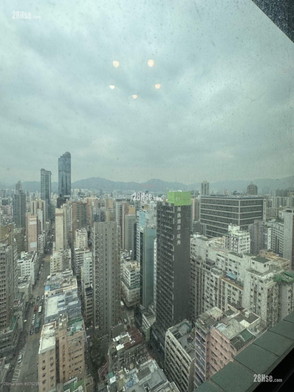 窩打老道8號 售盤 3 房 , 1 浴室 581 平方呎